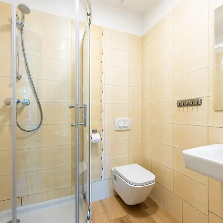 Апартаменти Victus Functional With 2 Bedrooms In The Center By Renters