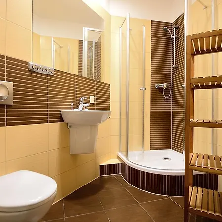 Victus Functional With 2 Bedrooms In The Center By Renters Апартаменти