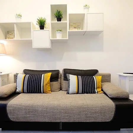 Апартаменти Victus Functional With 2 Bedrooms In The Center By Renters