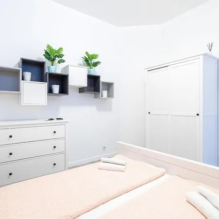 Victus Functional With 2 Bedrooms In The Center By Renters Daire *